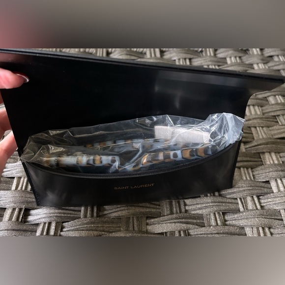 Saint Laurent Cheetah Print Rectangle Sunnies 🐆 - Picture 9 of 9